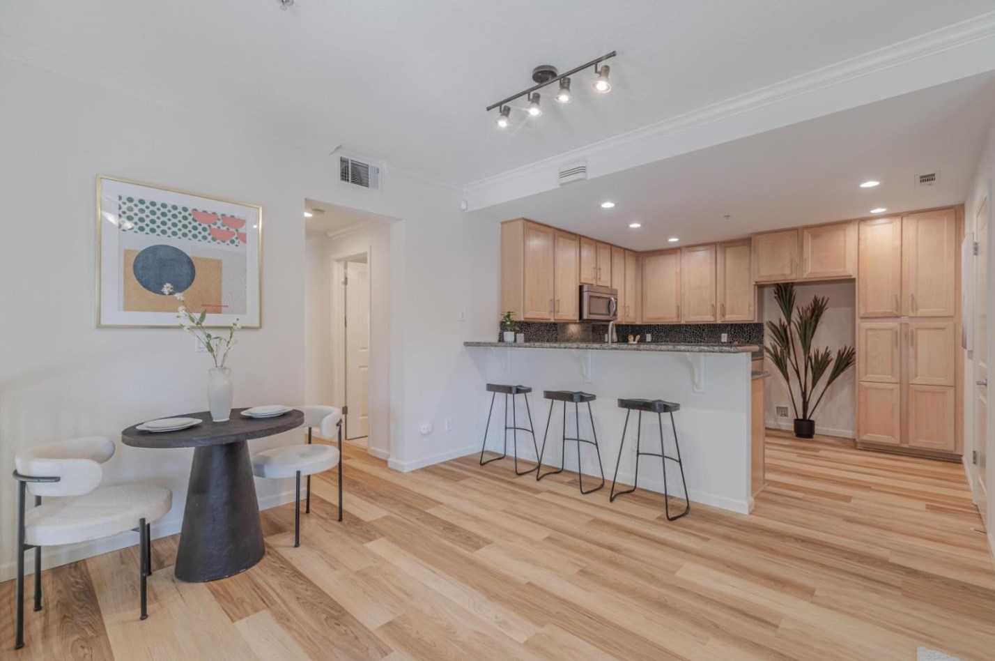 27 Bassett St, San Jose, CA 95110