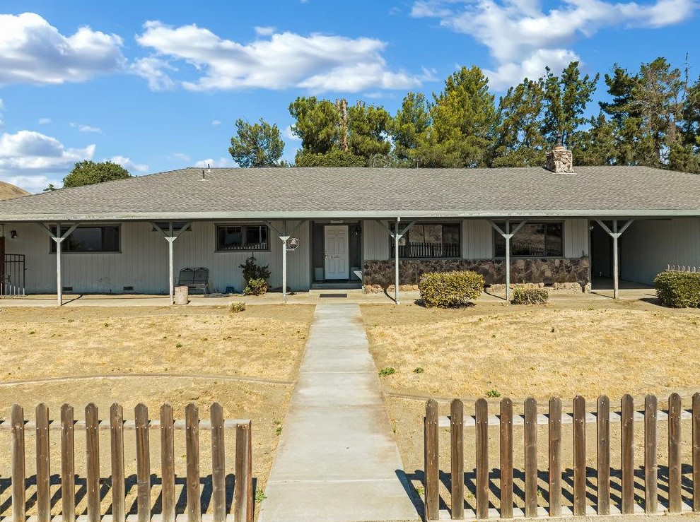 5620 Southside Rd, Hollister, CA 95023