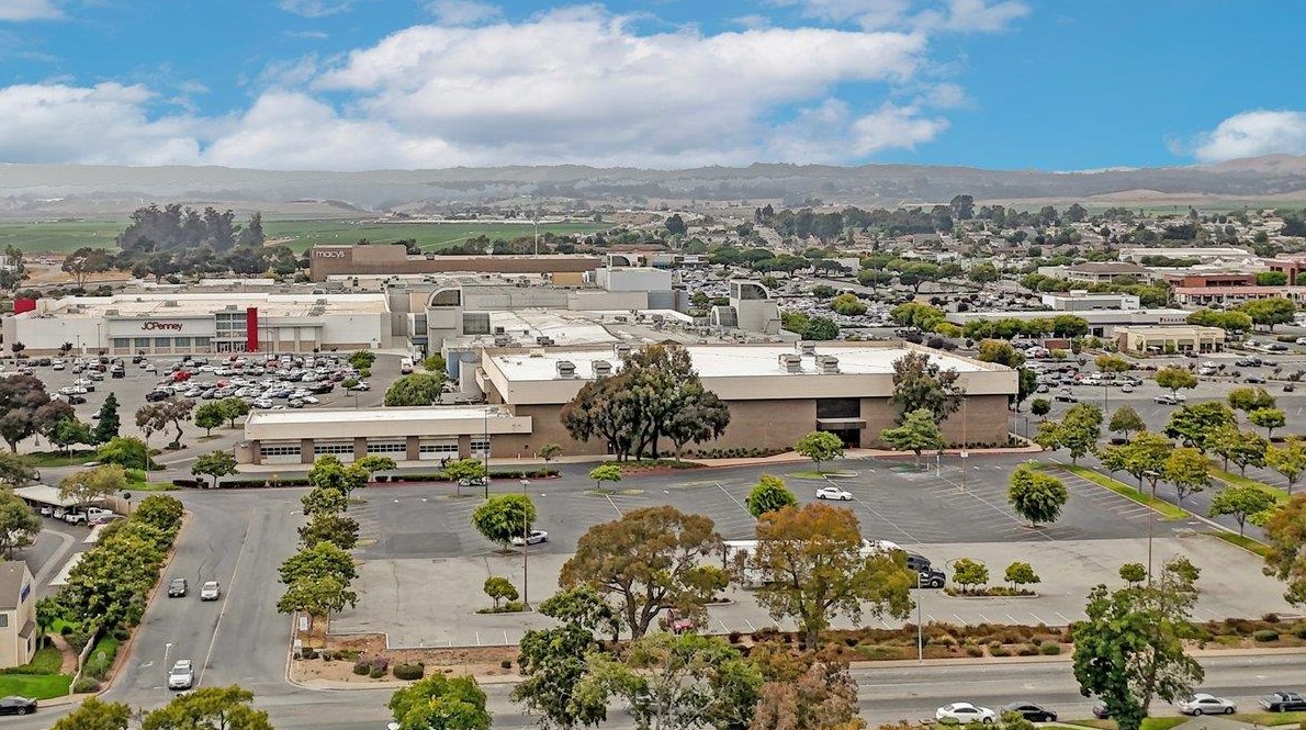 1895 Cherokee Dr, Salinas CA  93906-2398 exterior