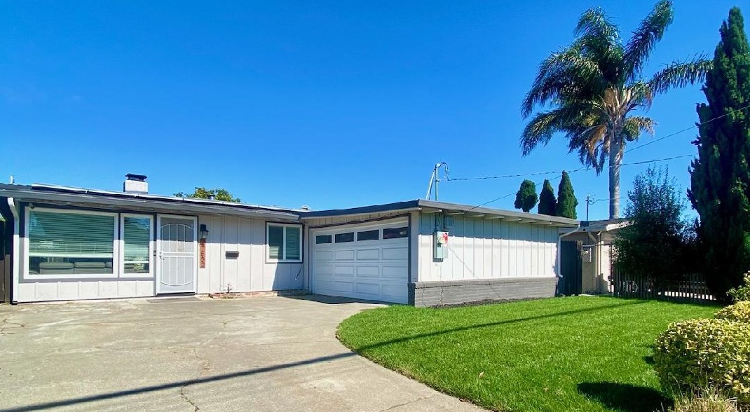 27552 Calaroga Ave, Hayward, CA 94545
