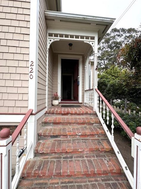 220 Willow St, Del Monte Park, CA 93950
