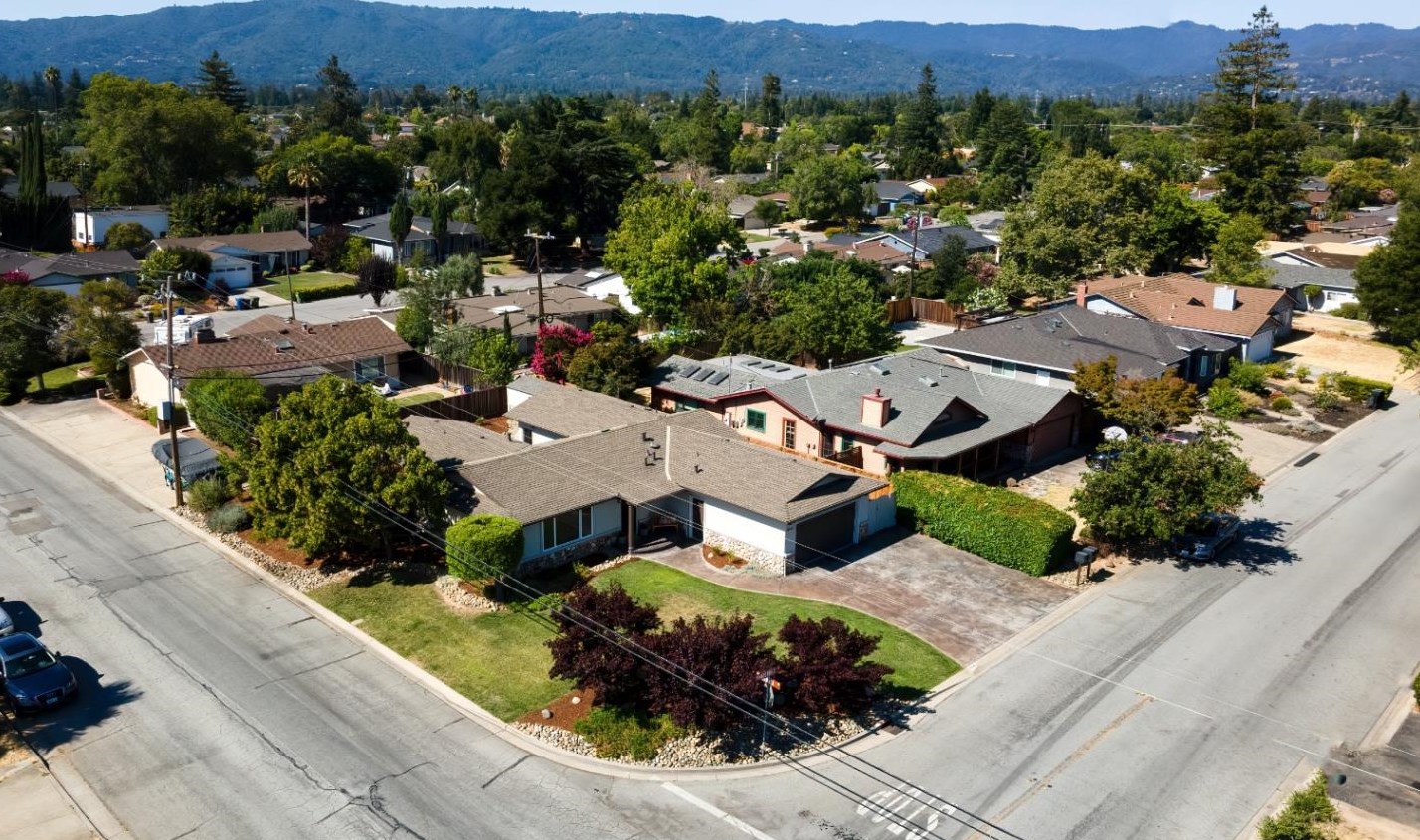18240 Vanderbilt Dr, Saratoga, CA 95070