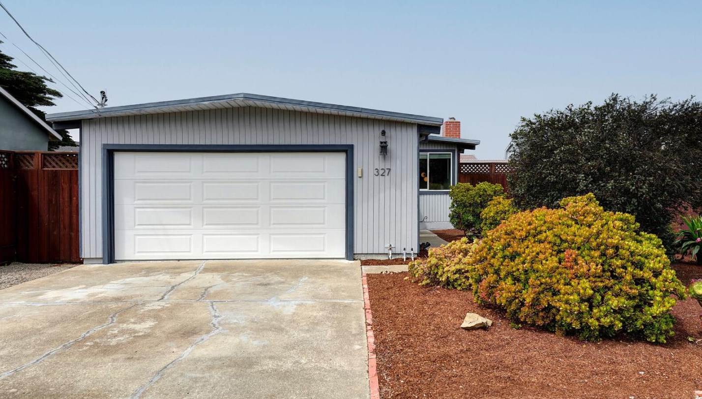 327 Myrtle St, Princeton by the Sea, CA 94019