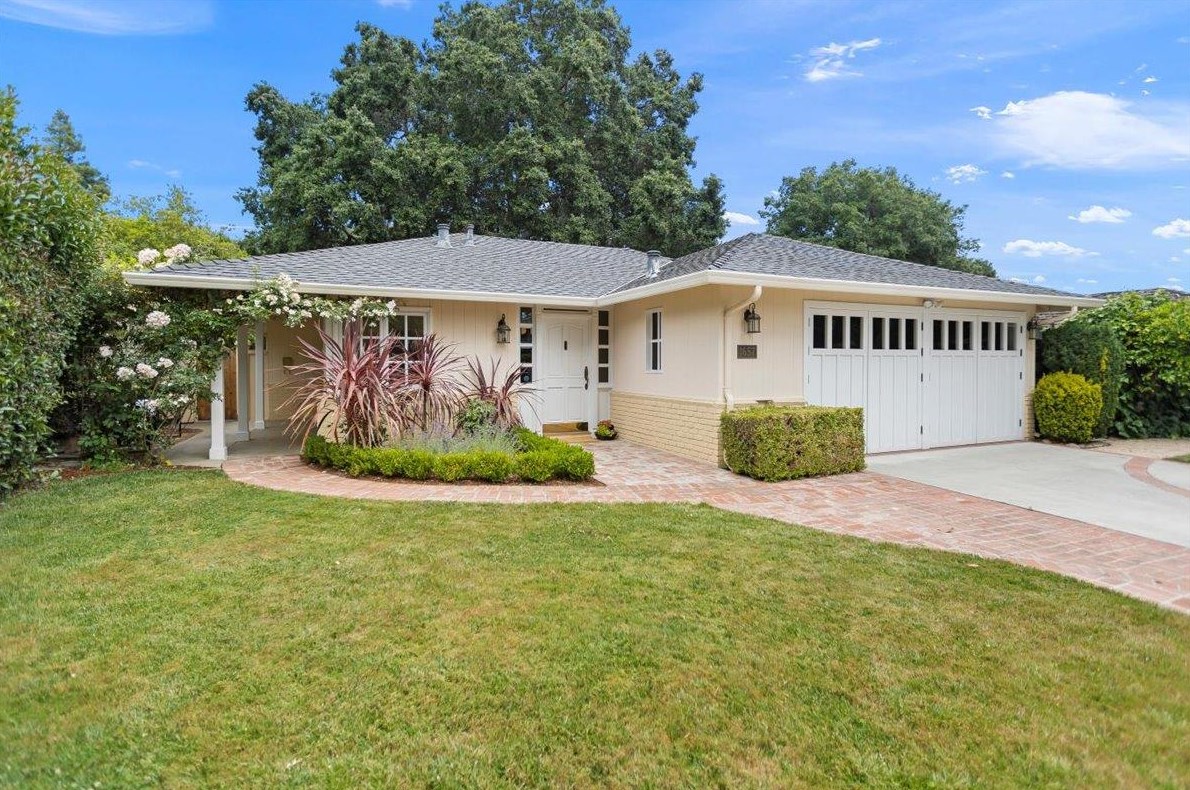 1657 Edgewood Dr, Palo Alto CA  94303-2821 exterior