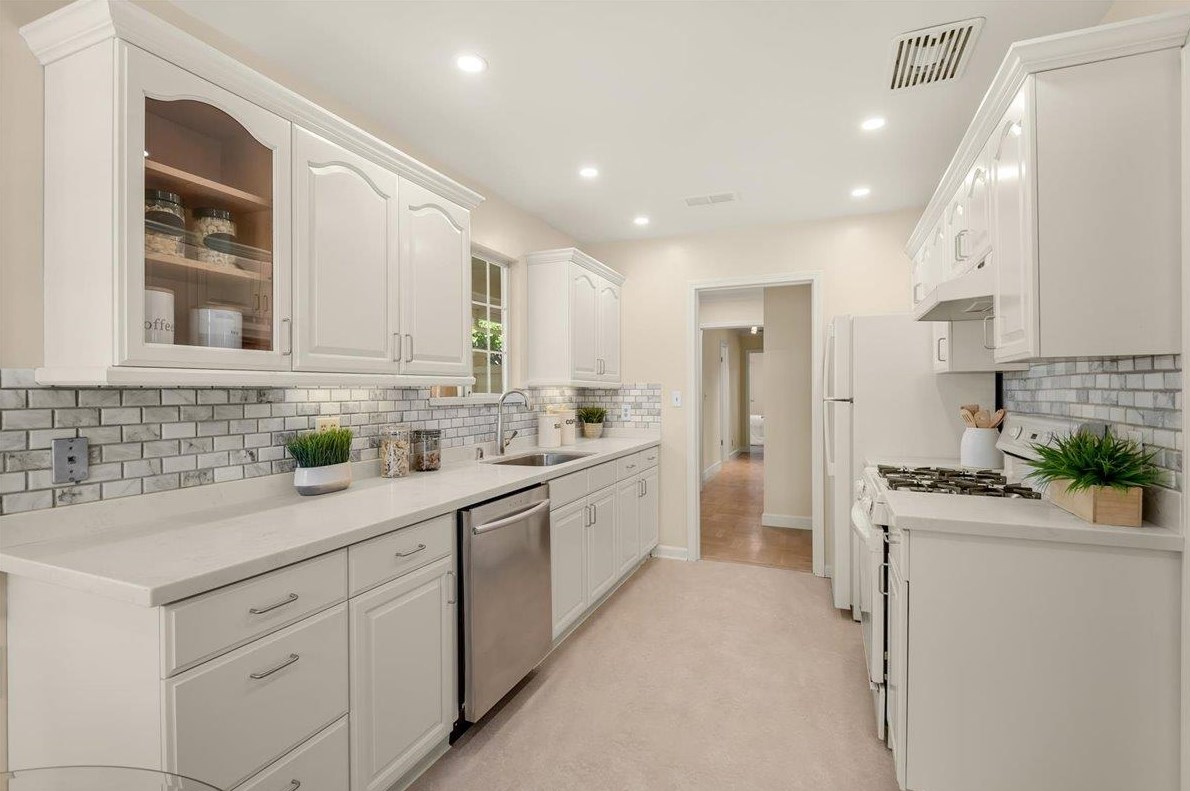 1657 Edgewood Dr, Palo Alto CA  94303-2821 exterior