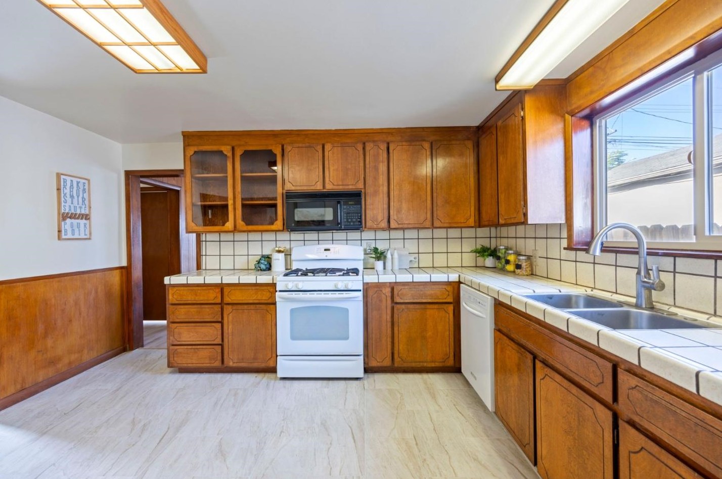 1626 San Fernando St, San Jose CA  95116-2421 exterior