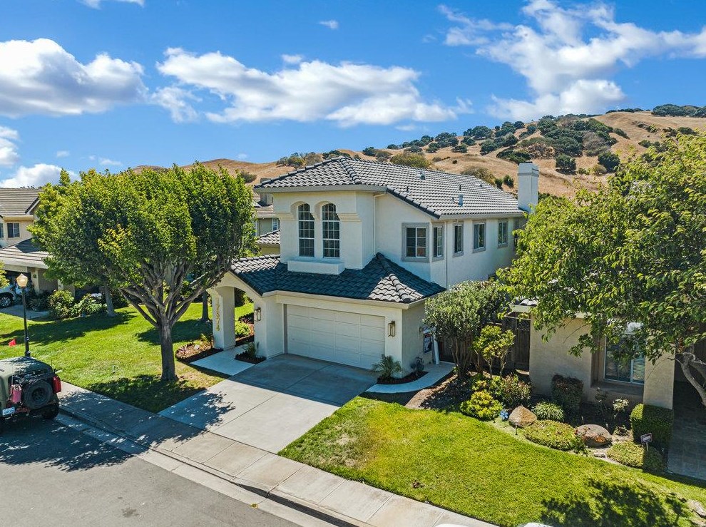 17574 Winding Creek Rd, Salinas, CA 93908-1439