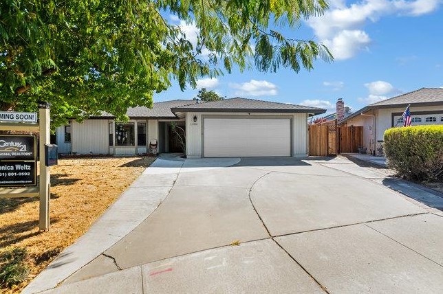 1280 Meadow Way Cir, Hollister, CA 95023
