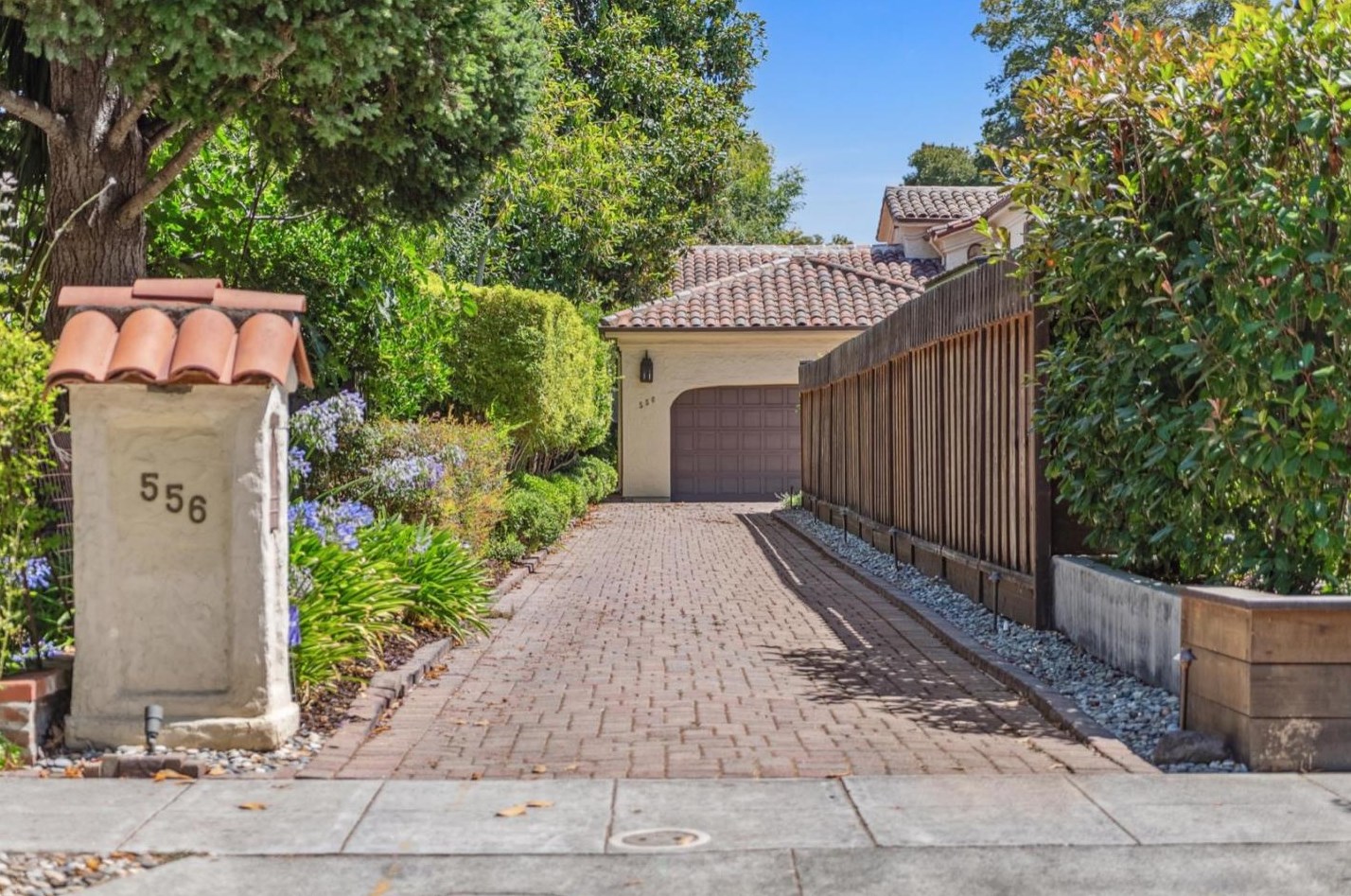 556 Kingsley Ave, Palo Alto, CA 94301-3224