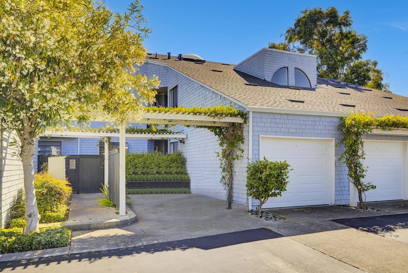 404 Barnegat Ln, Redwood City, CA 94065-1242