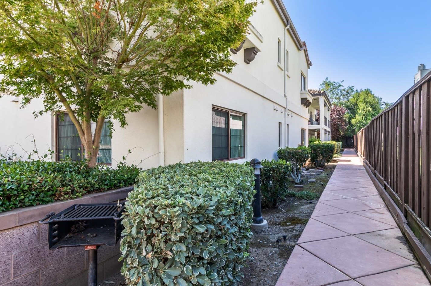 20128 Stevens Creek Blvd, Cupertino CA  95014-2377 exterior