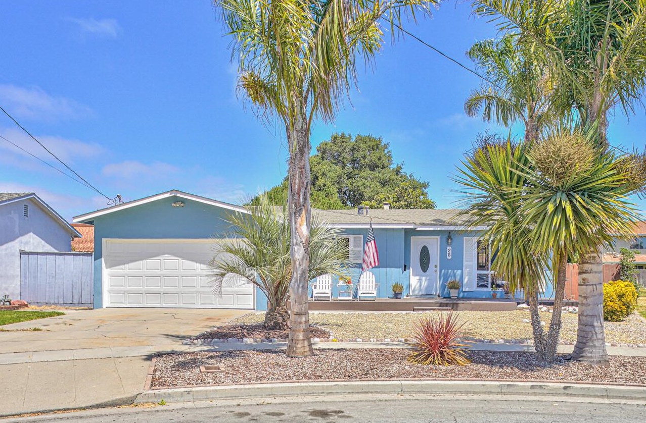 26 Young Dr, Salinas, CA 93901