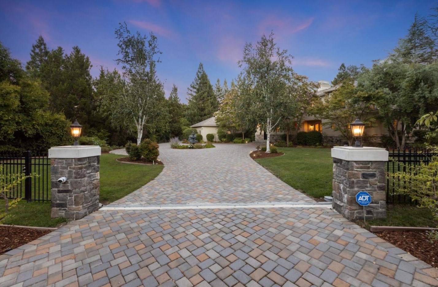 14350 Taos Dr, Saratoga, CA 95070