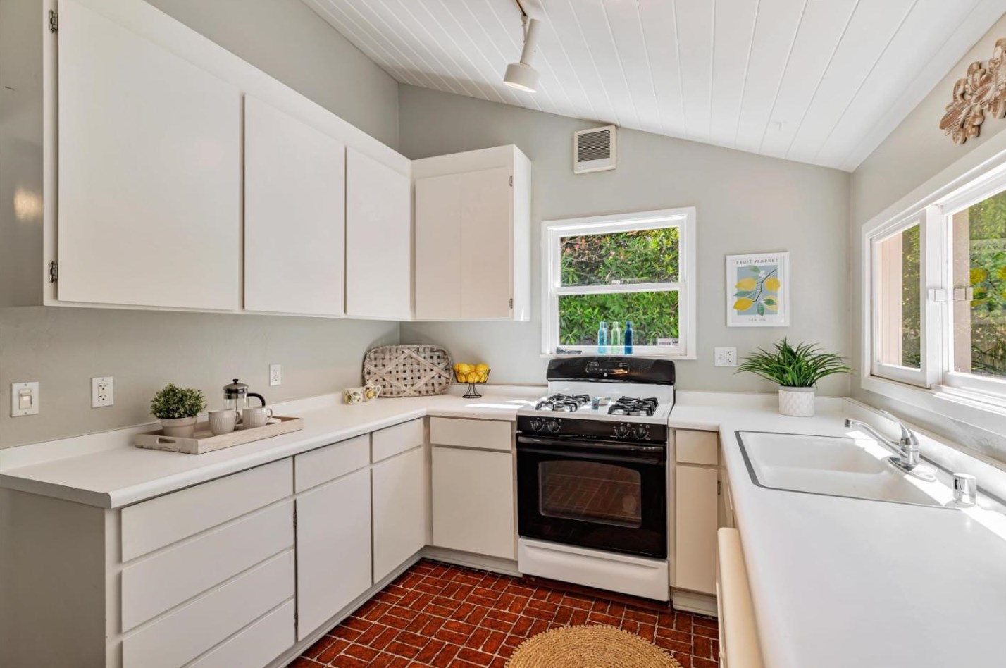 1555 Lincoln Ave, Capitola CA  95010-3852 exterior