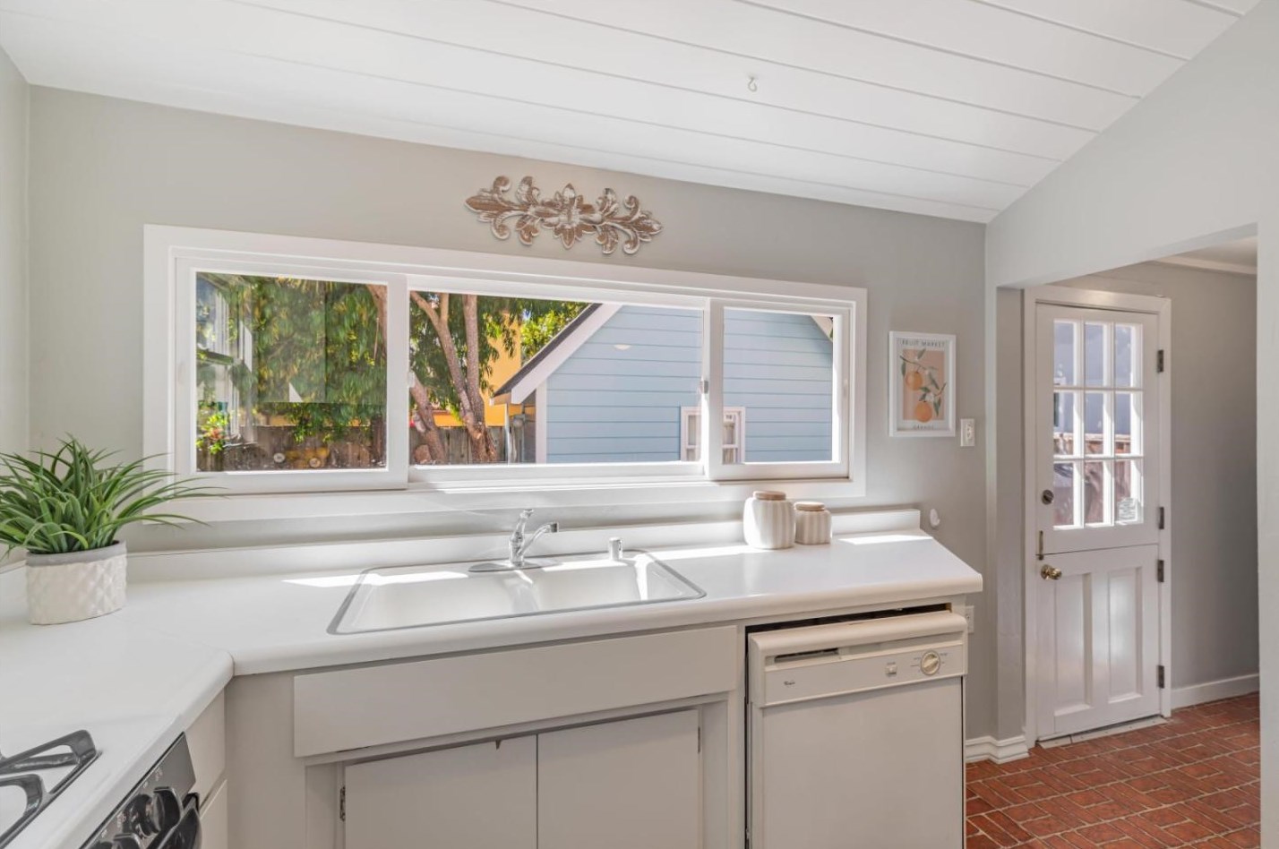 1555 Lincoln Ave, Capitola CA  95010-3852 exterior