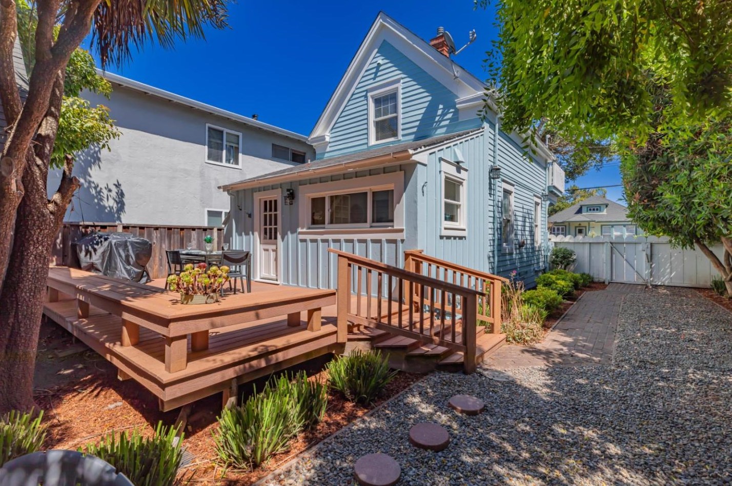 1555 Lincoln Ave, Capitola CA  95010-3852 exterior