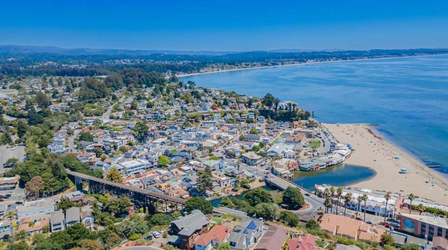 1555 Lincoln Ave, Capitola CA  95010-3852 exterior