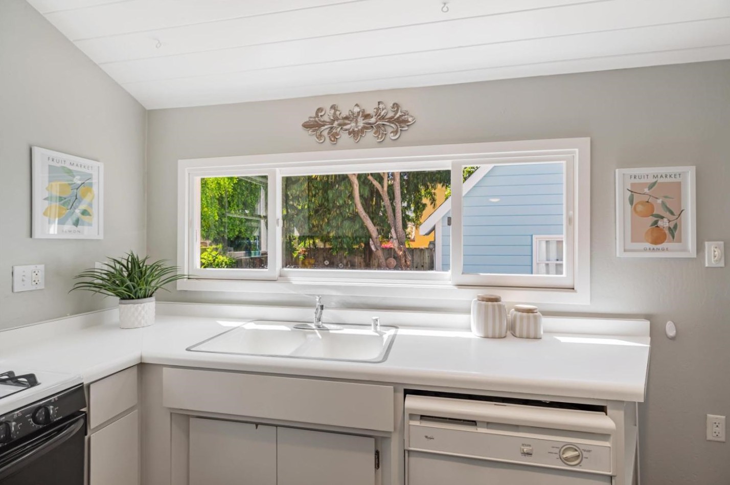 1555 Lincoln Ave, Capitola CA  95010-3852 exterior