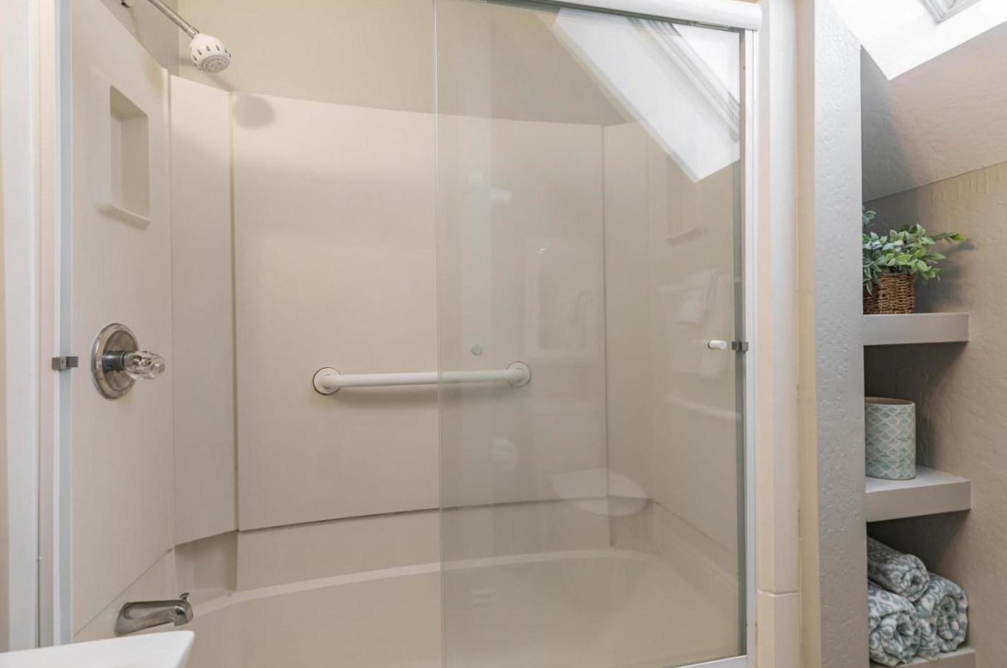 1555 Lincoln Ave, Capitola CA  95010-3852 exterior