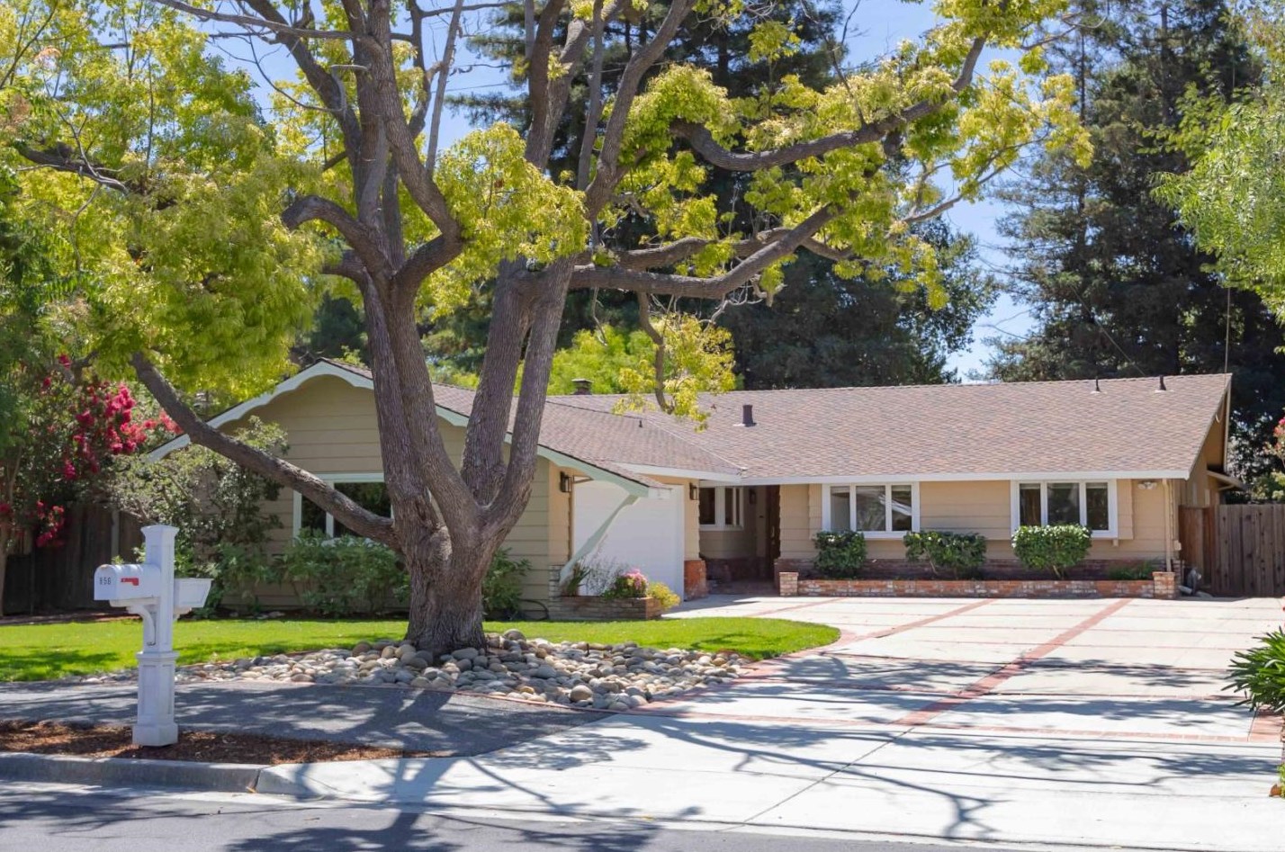 856 Berry Ave, Los Altos, CA 94024
