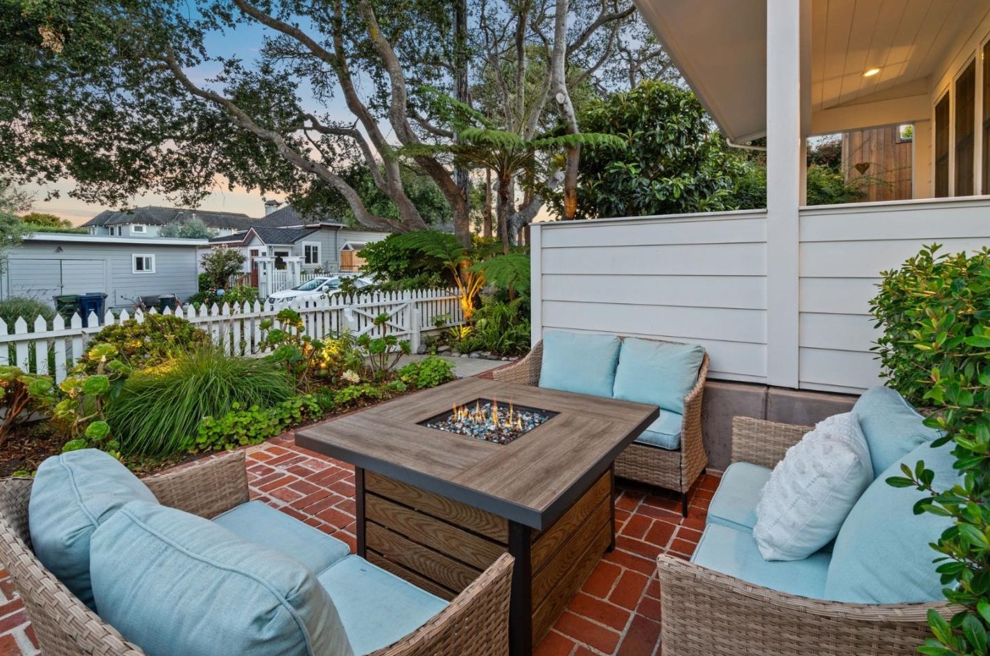 306 El Salto Dr, Capitola CA 95010-3414 exterior