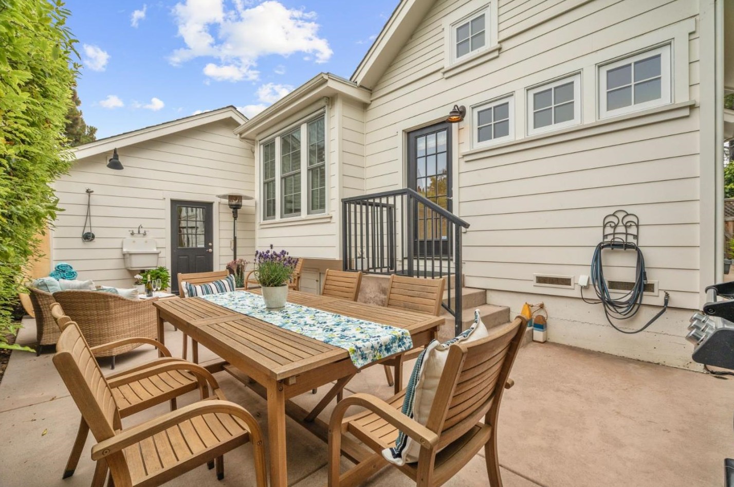 306 El Salto Dr, Capitola CA 95010-3414 exterior