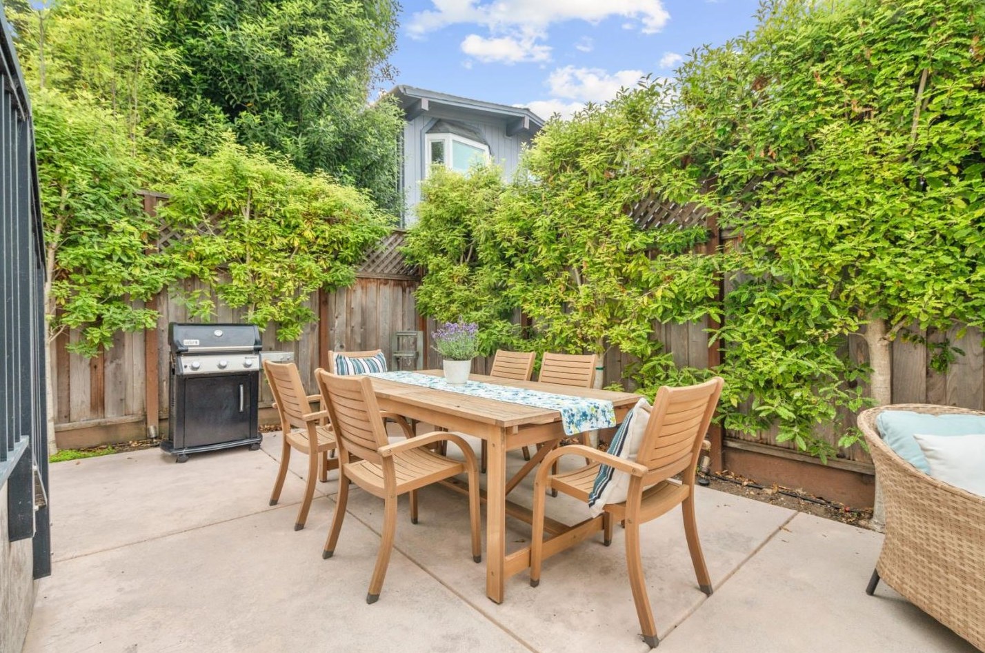 306 El Salto Dr, Capitola CA 95010-3414 exterior