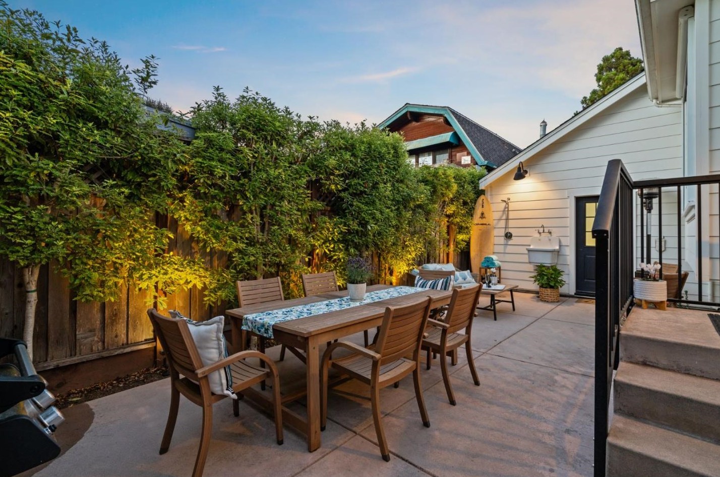 306 El Salto Dr, Capitola CA 95010-3414 exterior