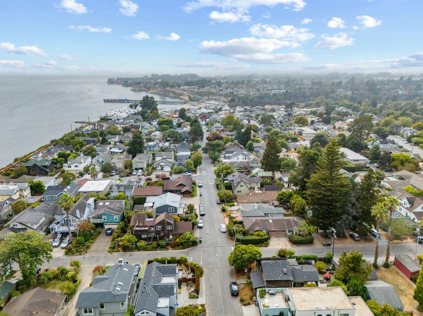 306 El Salto Dr, Capitola CA 95010-3414 exterior