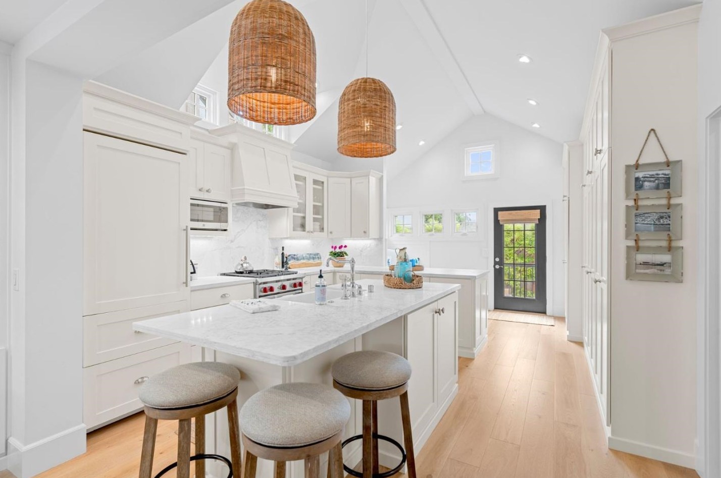 306 El Salto Dr, Capitola CA 95010-3414 exterior