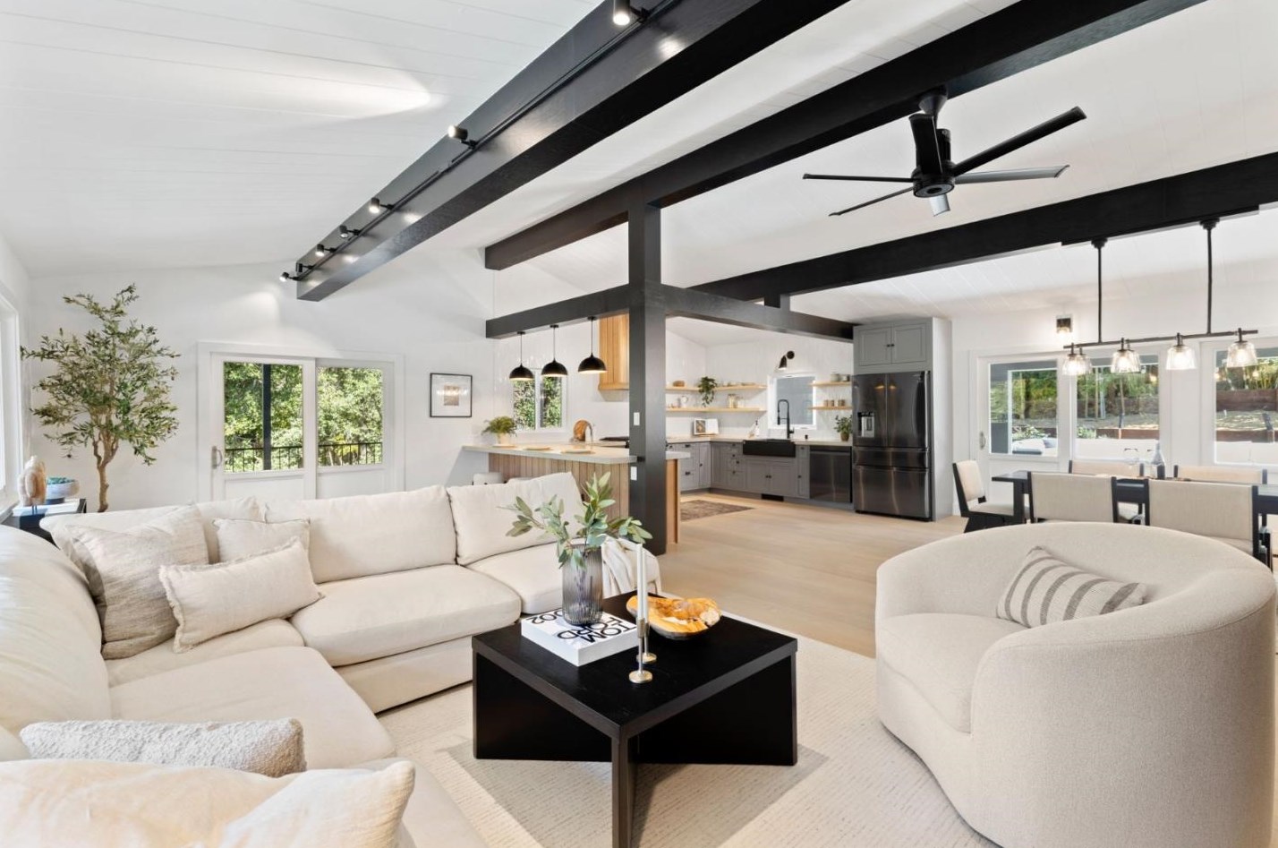 470 La Mesa Dr, Menlo Park CA  94028-7413 exterior