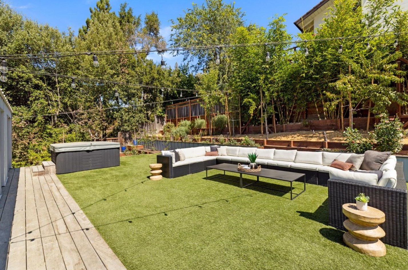 470 La Mesa Dr, Menlo Park CA  94028-7413 exterior