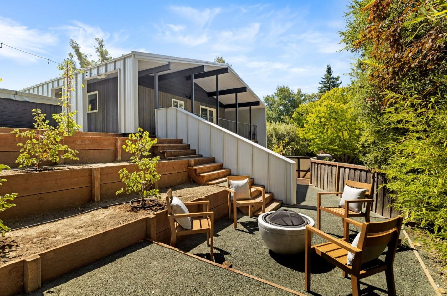 470 La Mesa Dr, Menlo Park CA  94028-7413 exterior