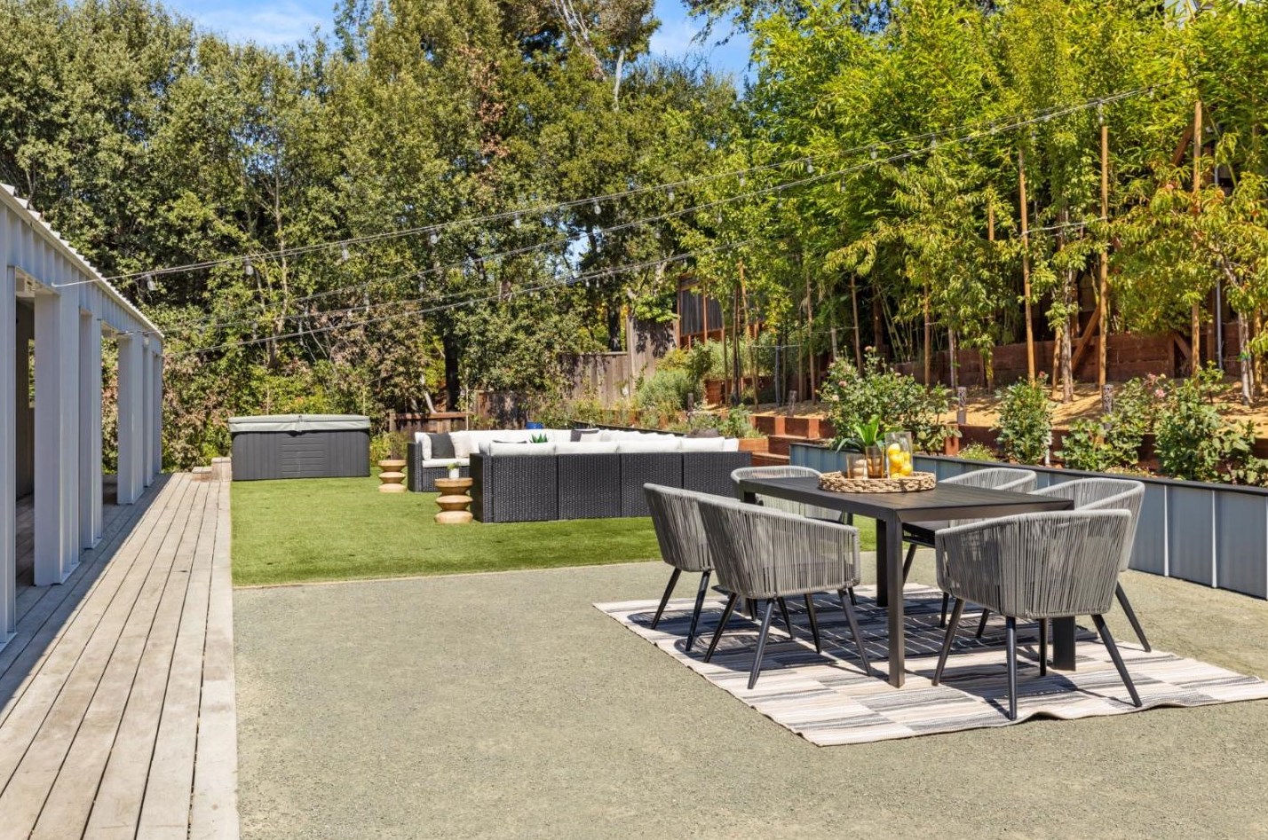 470 La Mesa Dr, Menlo Park CA  94028-7413 exterior