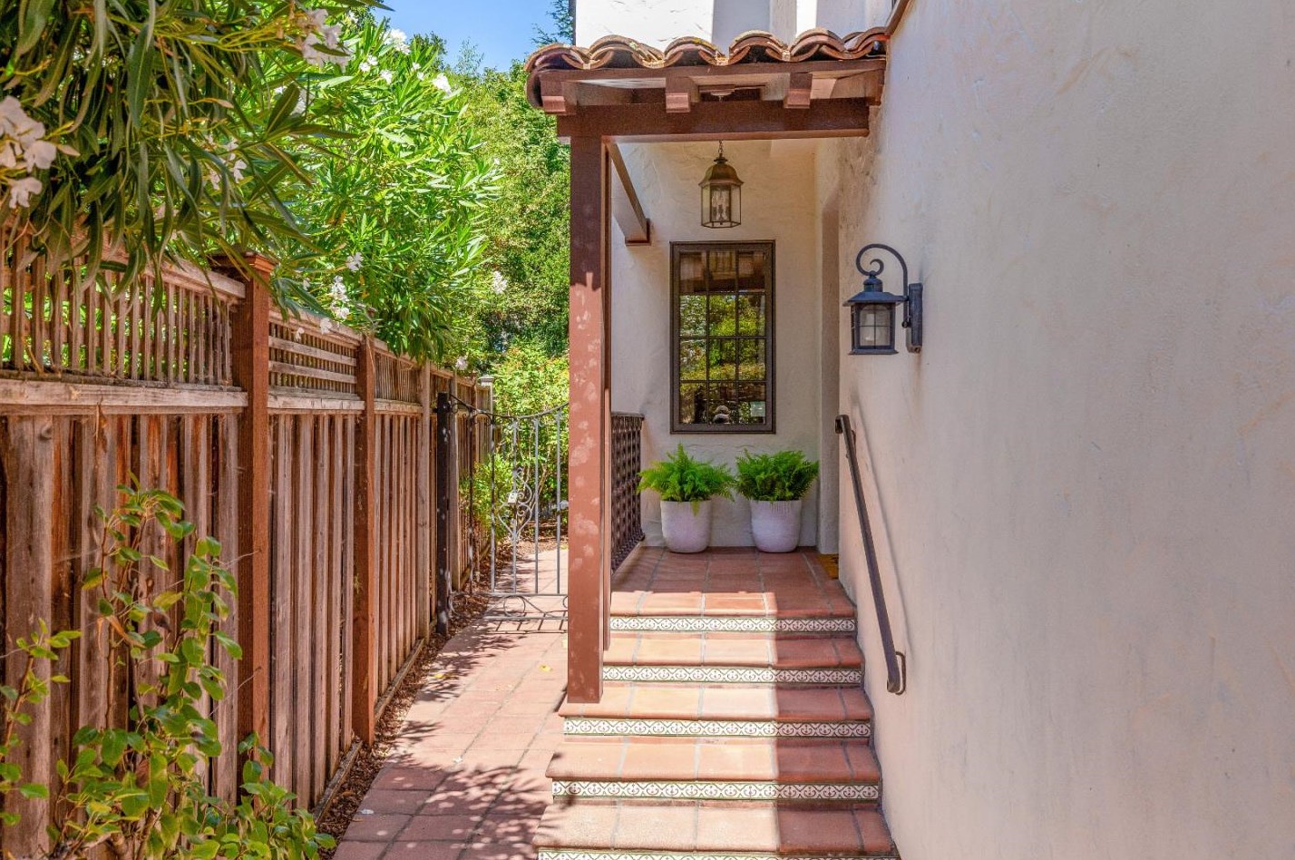 1580 Columbus Ave, Burlingame, CA 94010