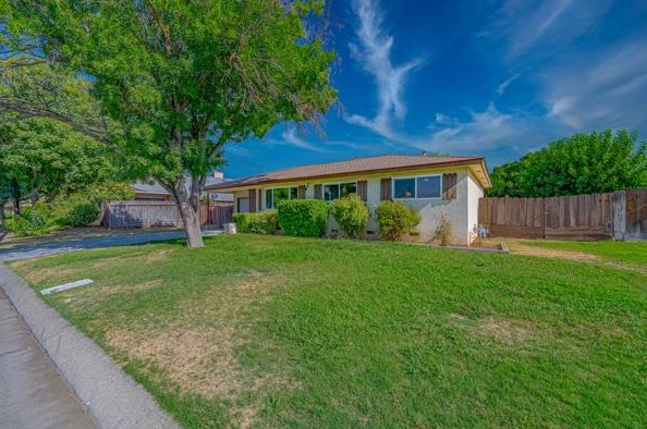 1395 Queens Cir, Merced, CA 95340