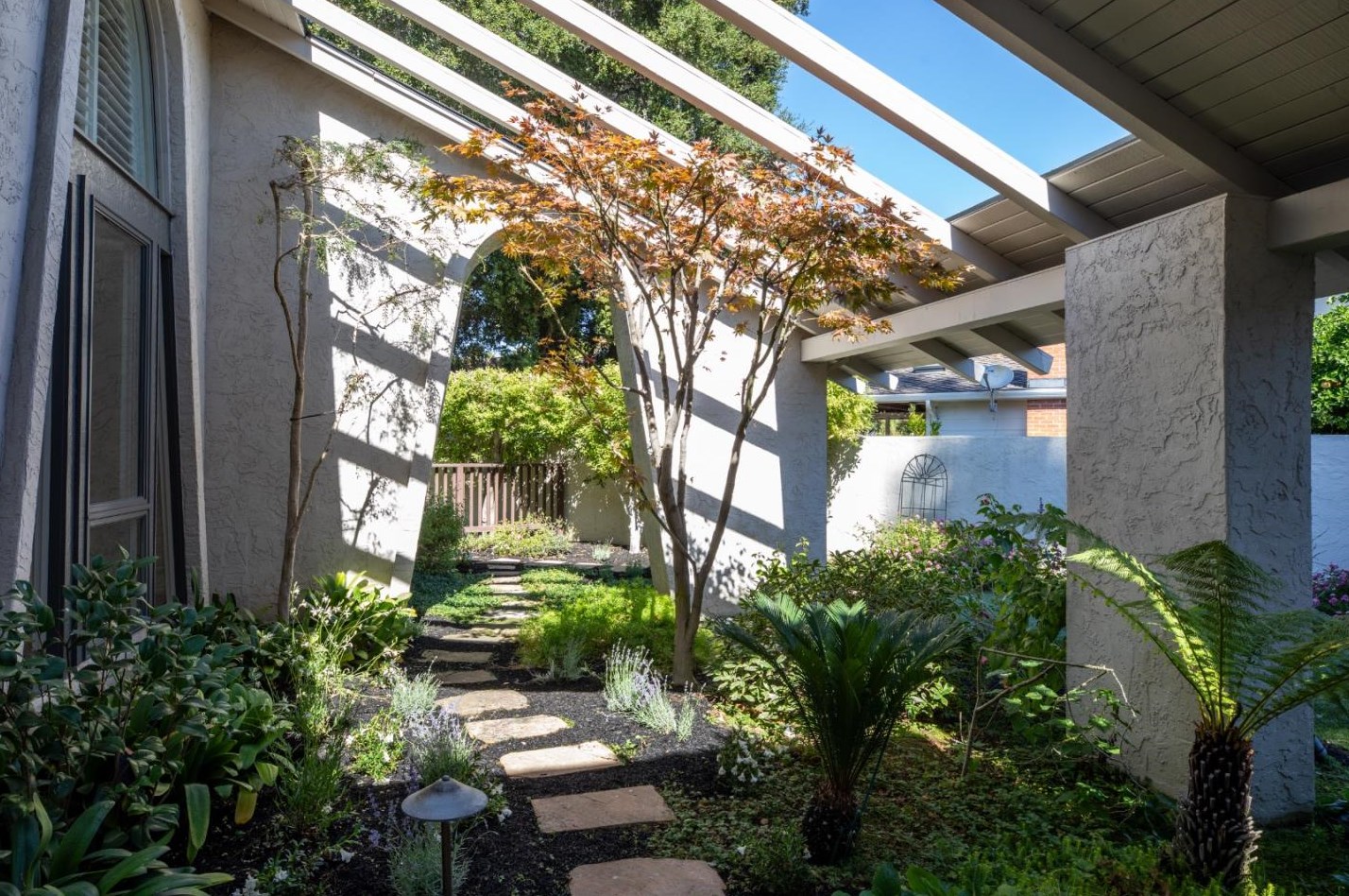 1370 Pritchett Ct, Los Altos, CA 94024