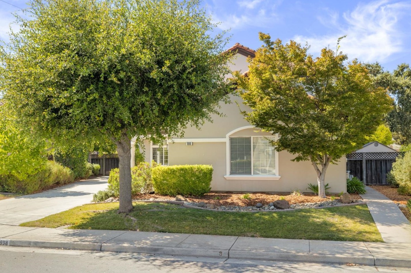 998 White Cloud Dr, Morgan Hill, CA 95037-6071