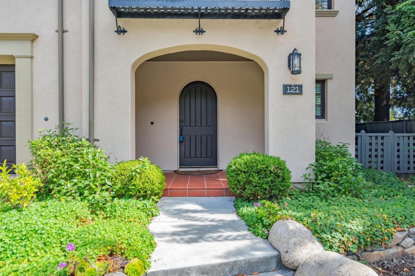 121 Easy St, Mountain View, CA 94043-3707