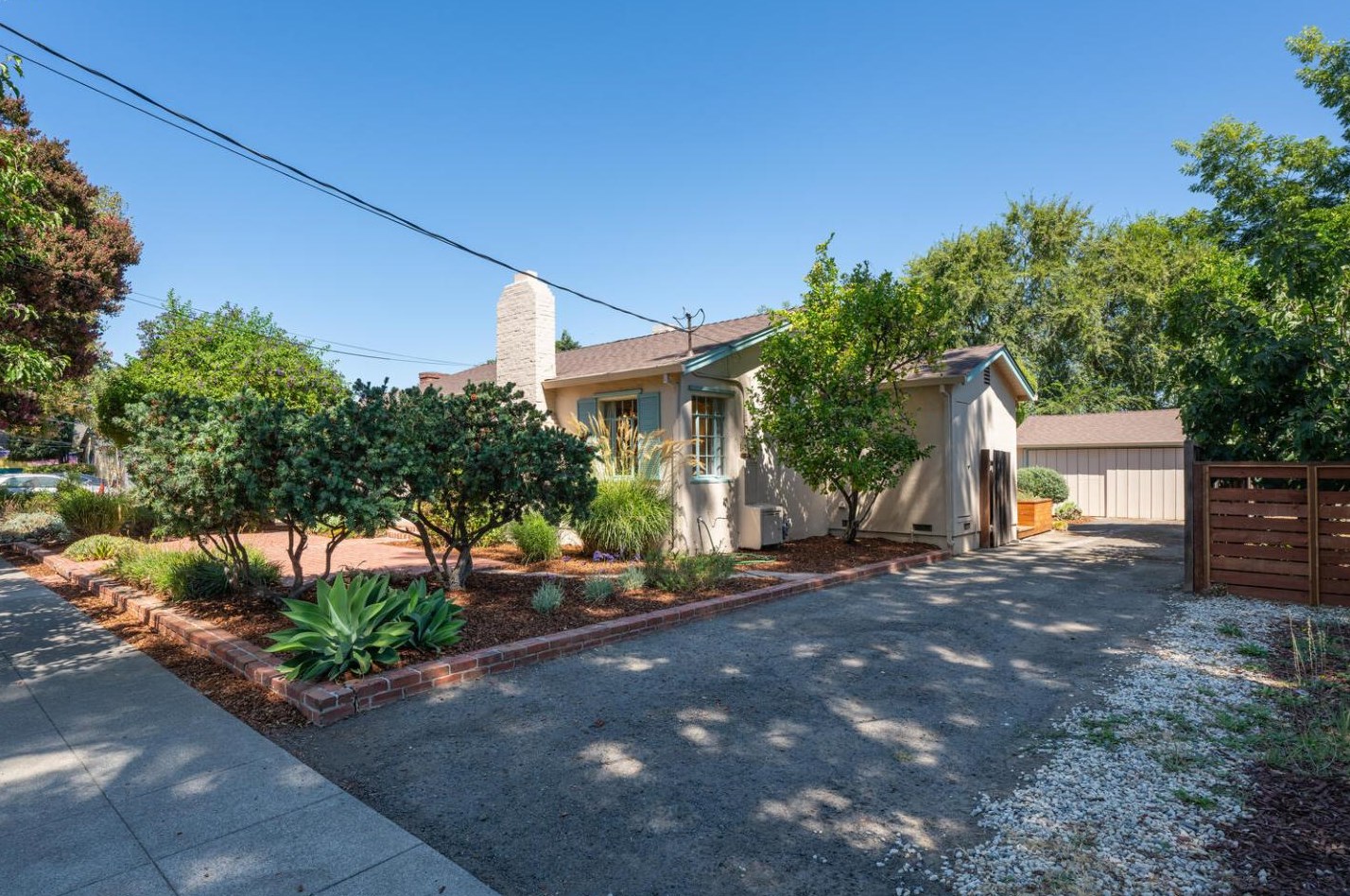 220 18th St, San Jose, CA 95116-2701