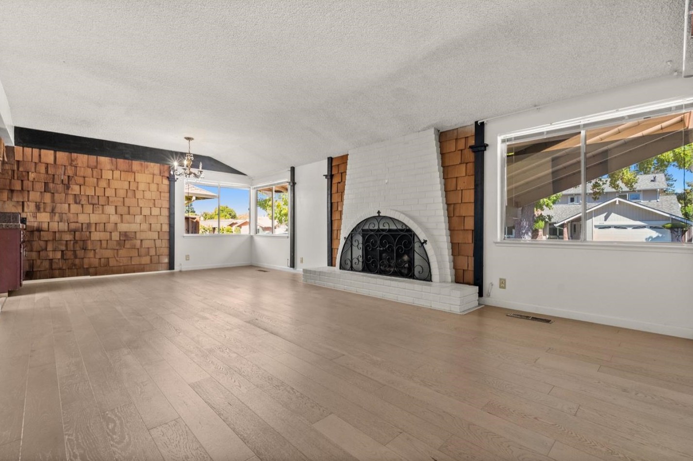 1004 Azalea Dr, Sunnyvale, CA 94086-6747