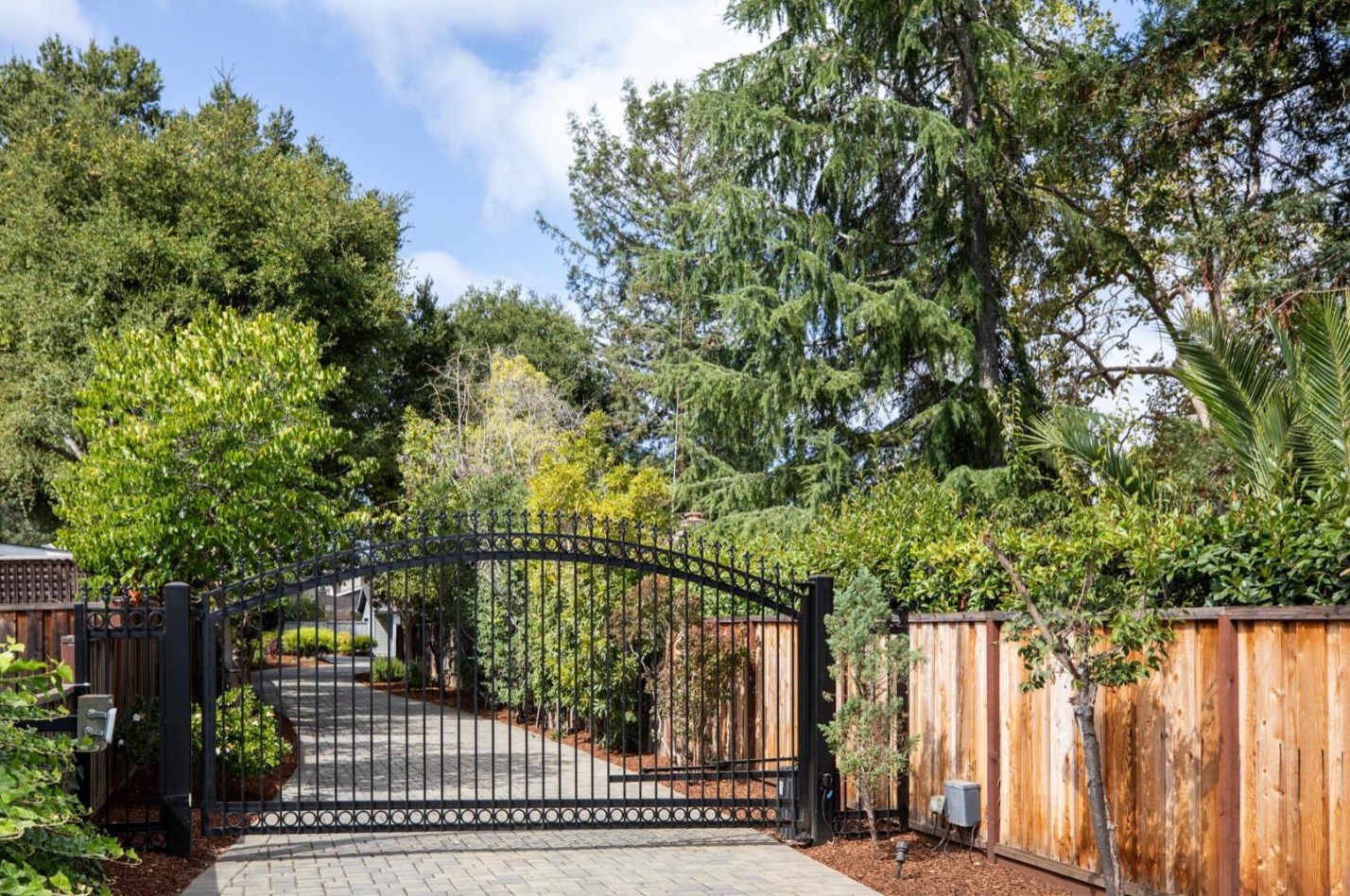 884 Santa Rita Ave, Los Altos, CA 94022