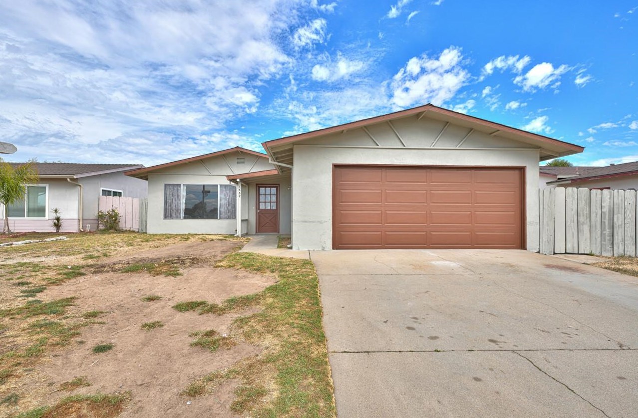 1667 Siskiyou Dr, Salinas, CA 93906
