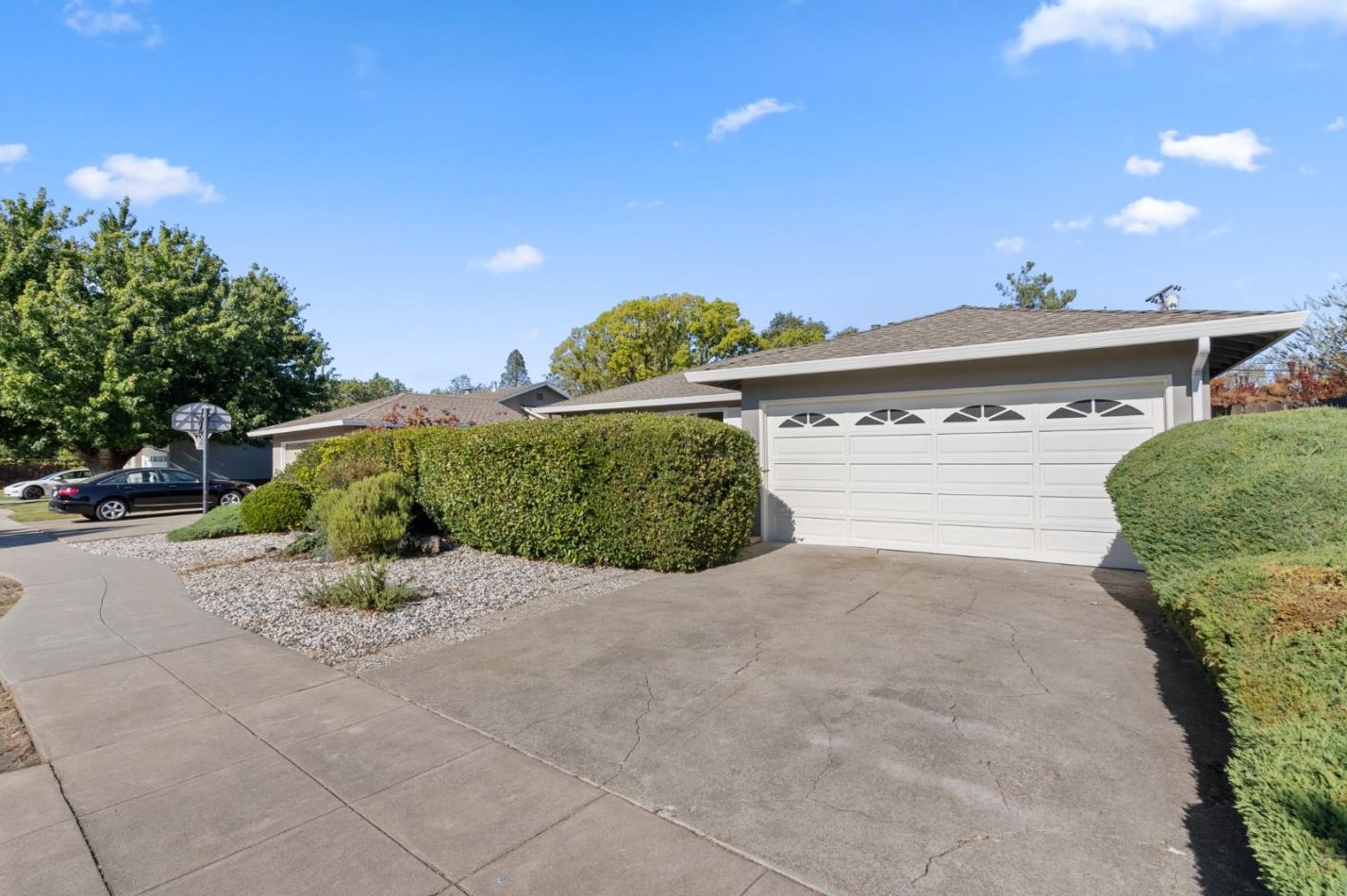 2547 Hampton Ave, Redwood City, CA 94061-2539