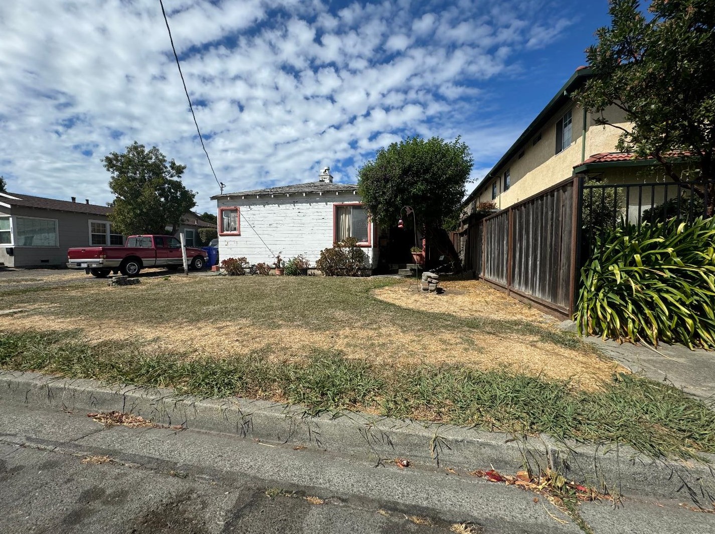 371 Bartlett Ave, Hayward, CA 94541