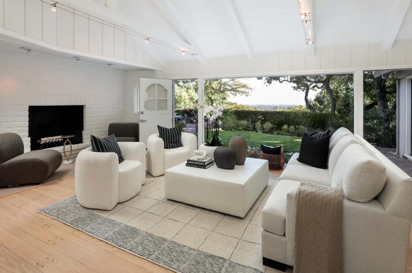 10455 Berkshire Dr, Los Altos, CA 94024