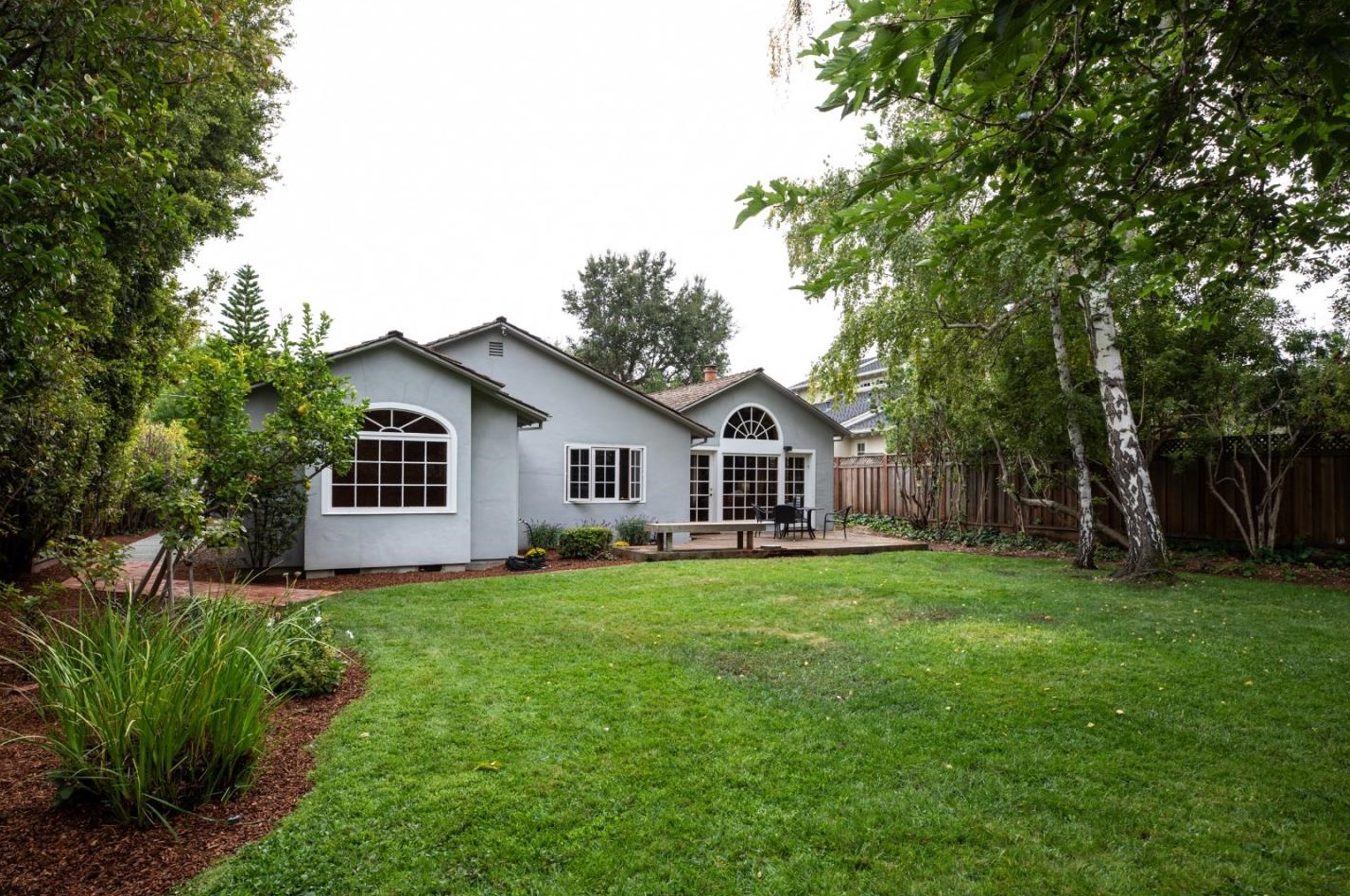 914 Riverside Dr, Los Altos CA 94024-4828 exterior