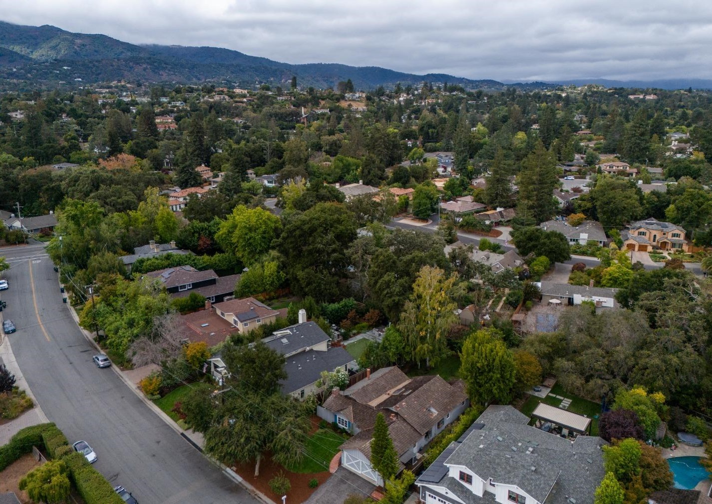 914 Riverside Dr, Los Altos CA 94024-4828 exterior