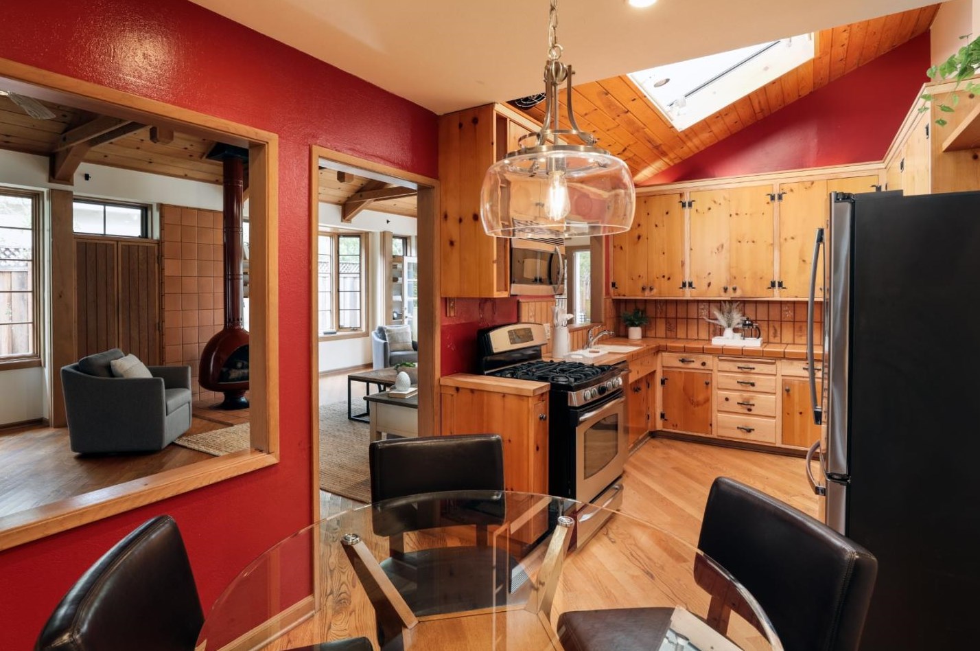 914 Riverside Dr, Los Altos CA 94024-4828 exterior