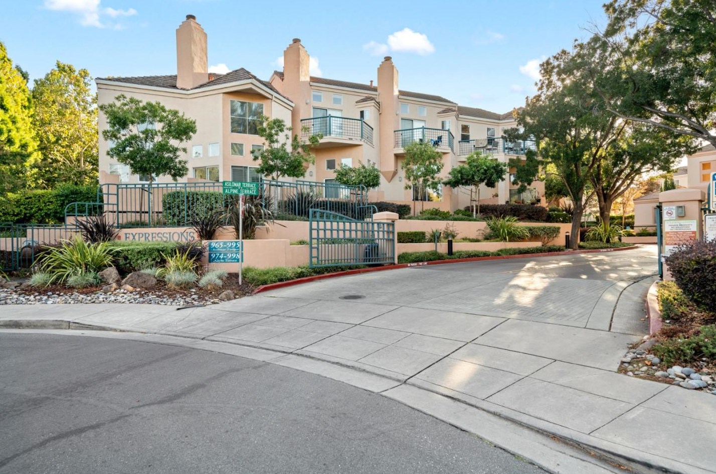 986 Alpine Ter, Sunnyvale, CA 94086-1785